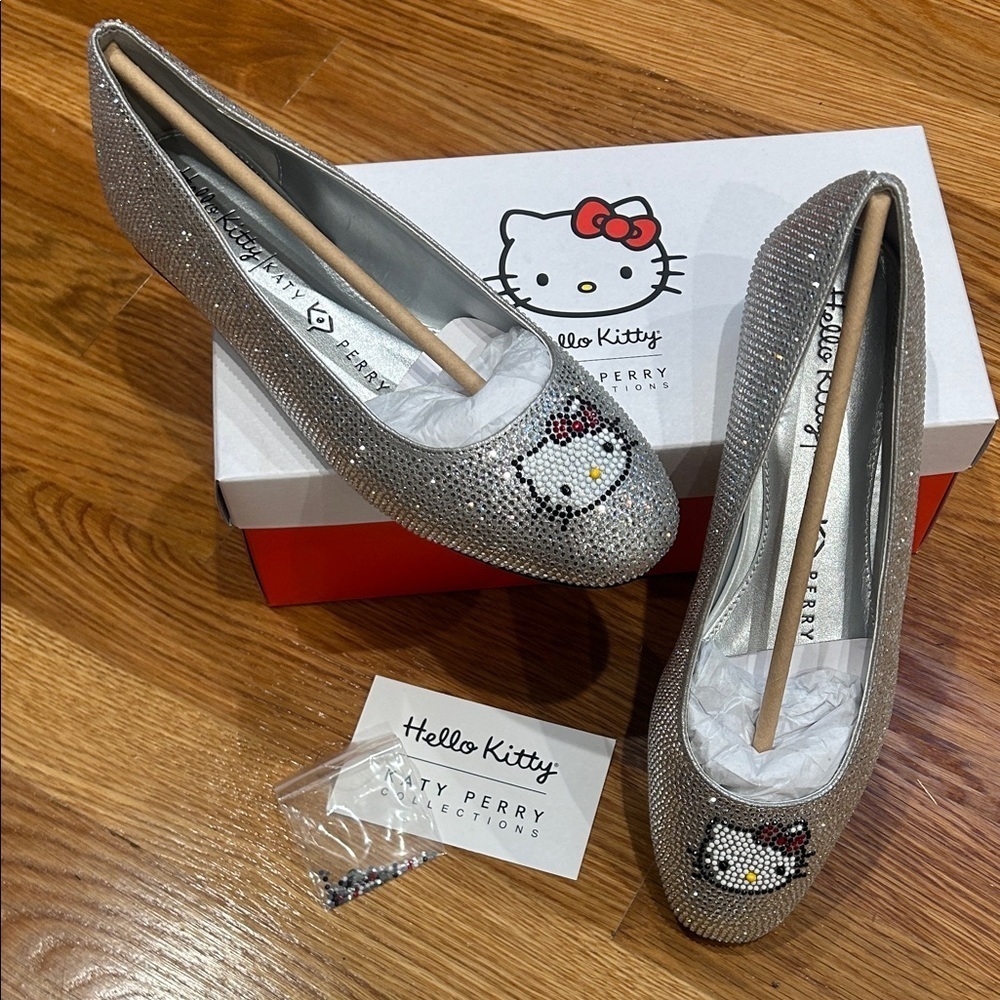 Hello Kitty Sparkling Silver ballet flats size 7 new in box